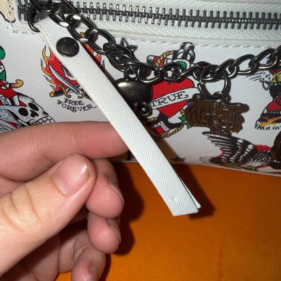 Ed Hardy White Tattoo-Print Shoulder Bag with Chain Strap - NWT - Picture 7 of 9